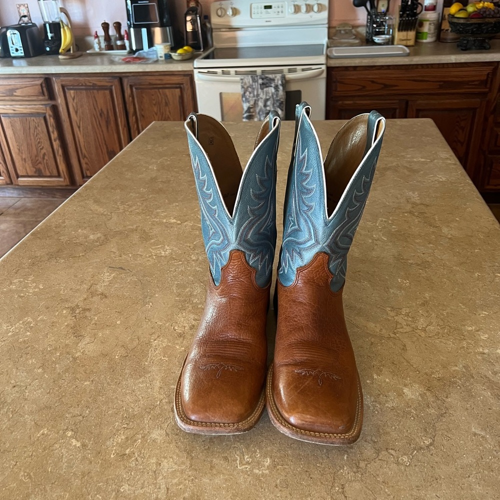 Men’s cowboy boots size 14D